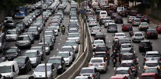 Pesquisa: 98% dos brasileiros afirmam dirigir bem; maioria comete infrações com regularidade