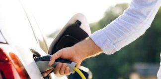 Demanda por veículos elétricos seguirá forte, avalia economista da Coface