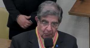 Antonio Penteado Mendonça recebe Prêmio Colar Guilherme de Almeida