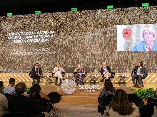 Setor de seguros assume protagonismo global no enfrentamento da crise climática durante a COP30